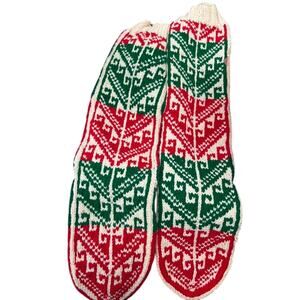 Vntg knit Christmas stockings festive holiday green red country cottage grandma